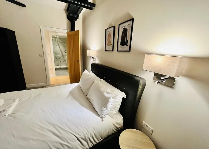Stunning 2 Bedroom Apartment In The City Centre