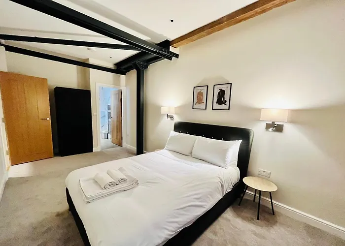 Stunning 2 Bedroom Apartment In The City Centre