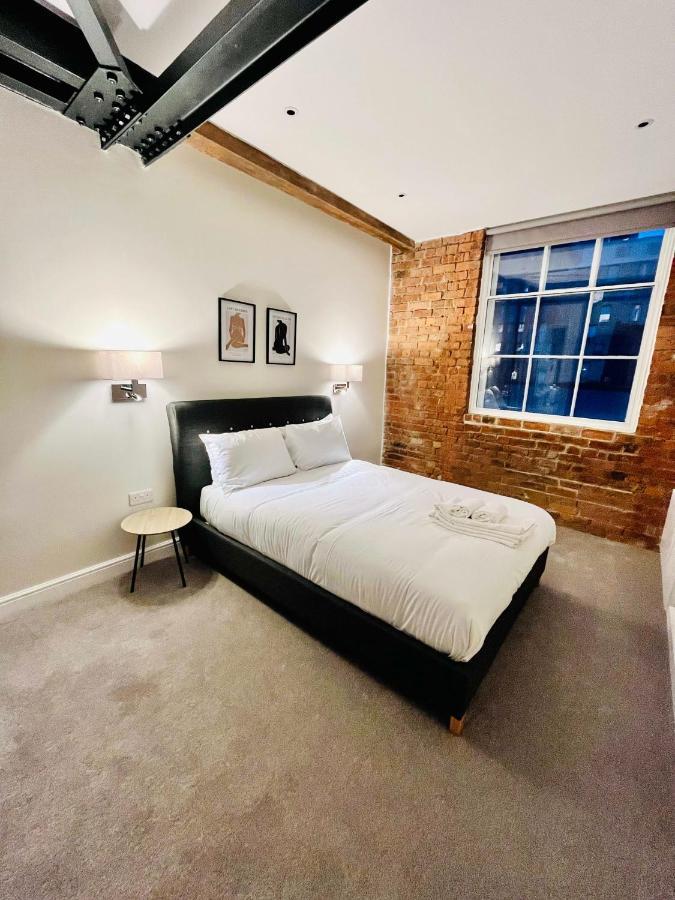 Stunning 2 Bedroom In The Centre Apartment *